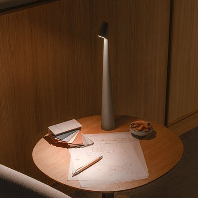 Minimalist Beam Lamp